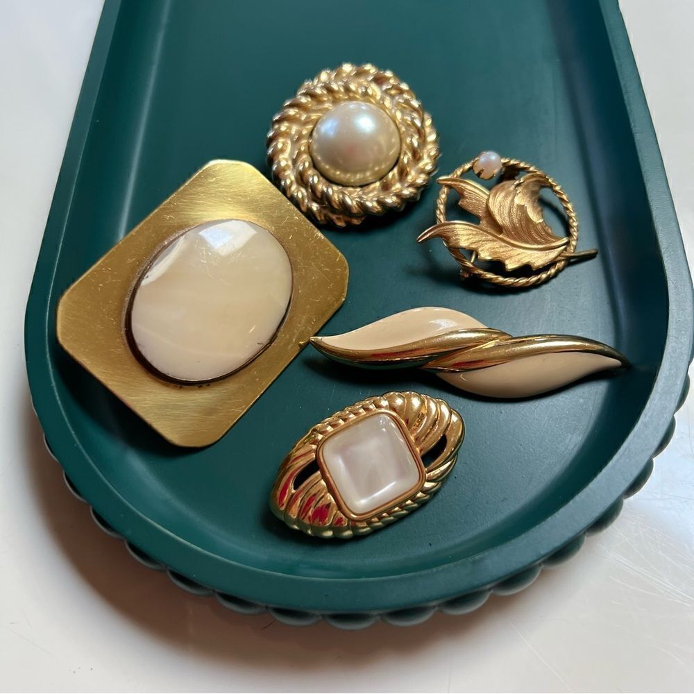Bold Oversized 5 Piece Gold Pearl Cream Toned Brooch Pin Lot Mixed Eras